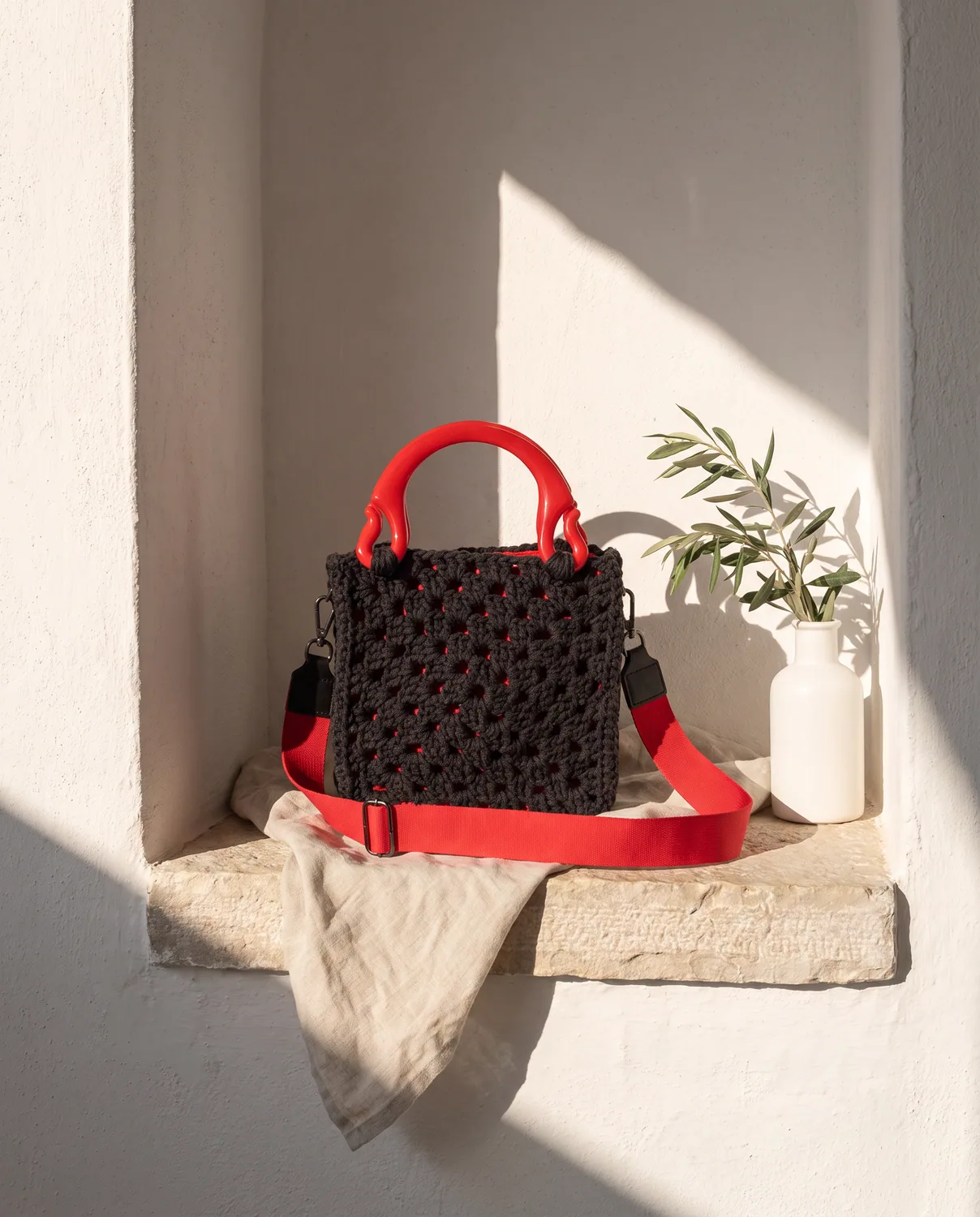 Antíparos — in a whitewashed niche