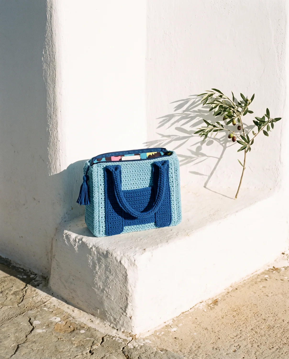 Kýthnos — in a whitewashed niche