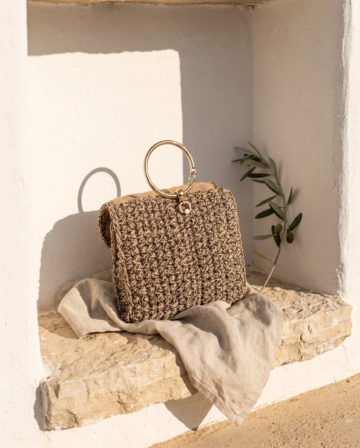 Páros — in a whitewashed niche